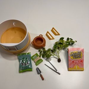 Mini verse make it mini lifestyle home series 1 hanging pothos